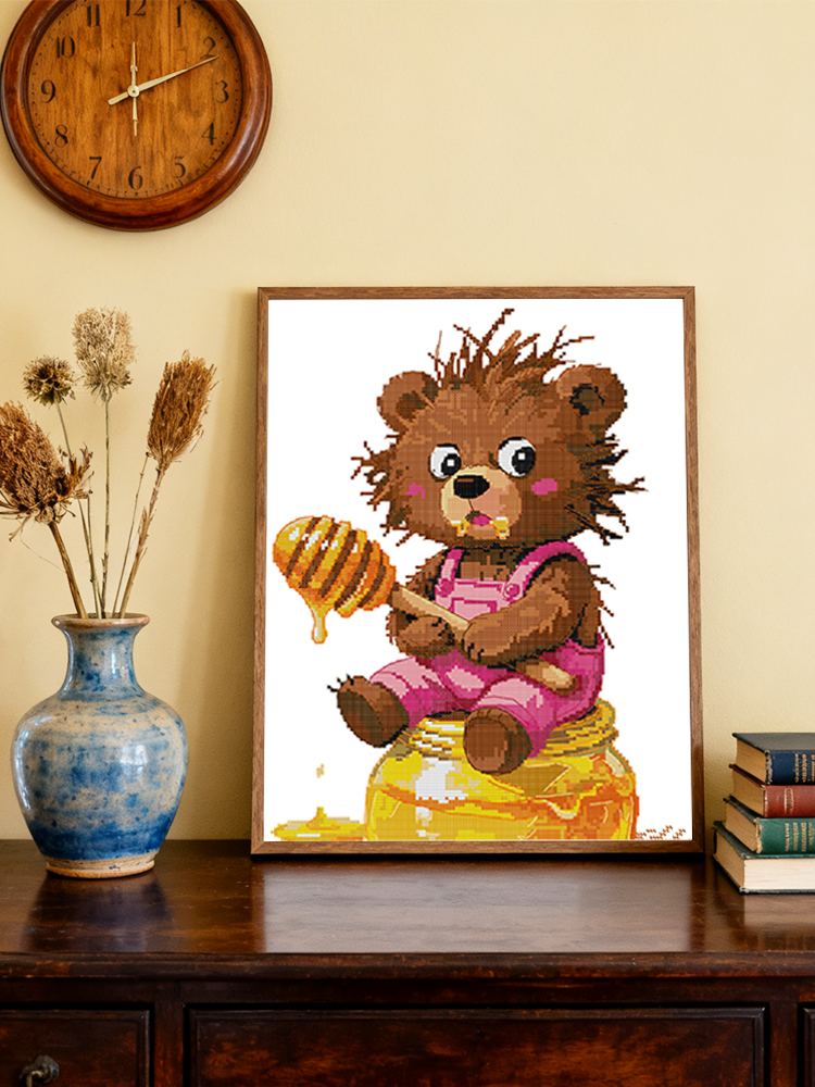 A giraffe that loves fashion 17 A little bear that loves eating honey 1 1