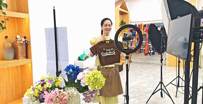 Live streaming/ e-commerce operation
