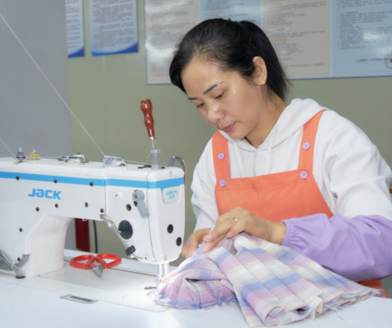 A7 Smart Cloth Feed Lockstitch Machine